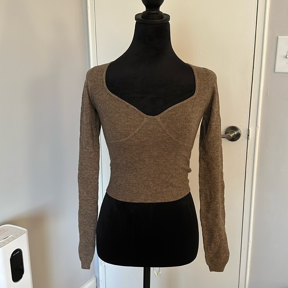 Aritzia (Wilfred brand) - Cropped Sweater Top